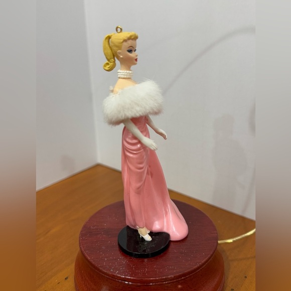 Barbie Enchanted Evening ornament 1996 hallmark collection - Picture 2 of 3